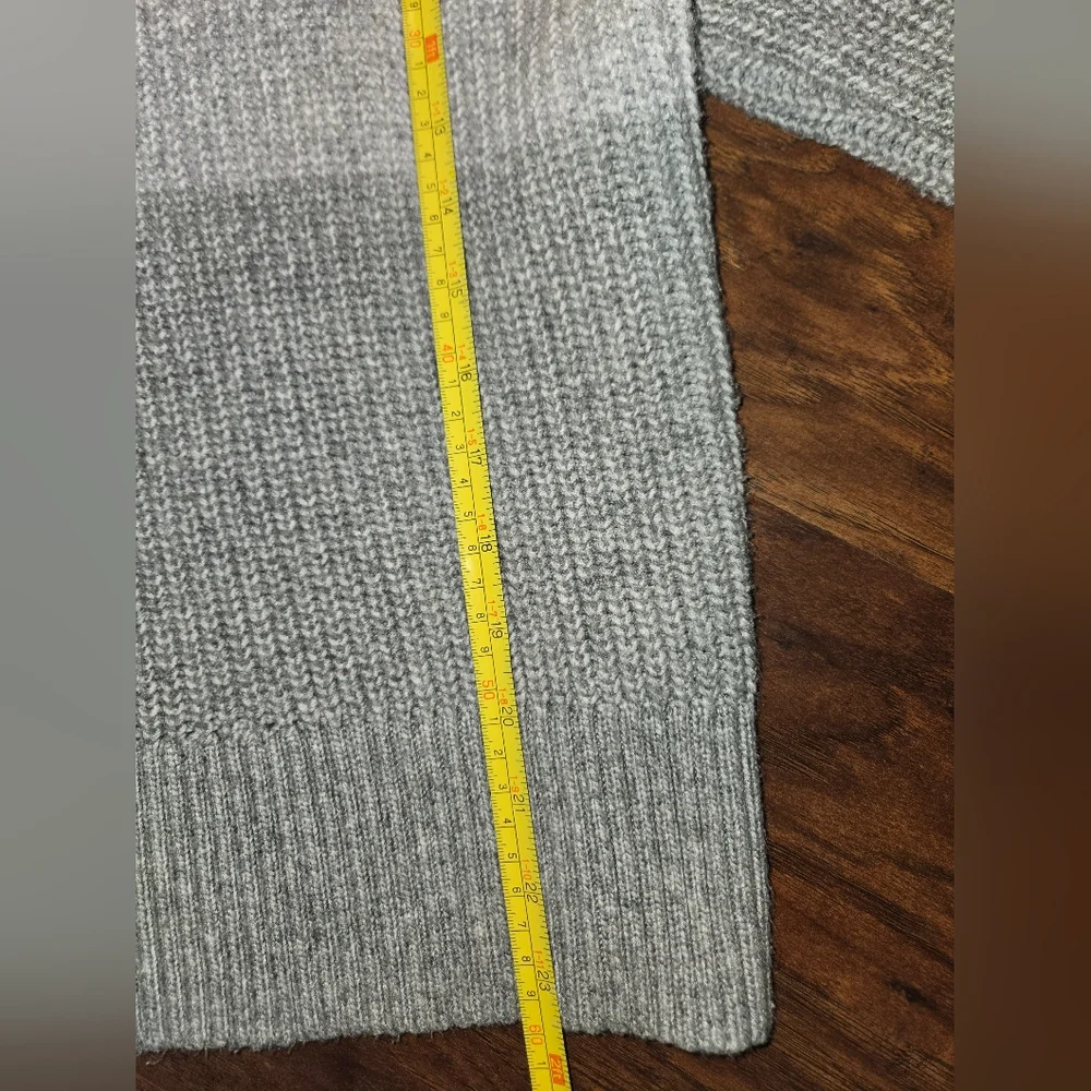 American Eagle Gray Color Blocked Small Knit Turtleneck Sweater - Picture 5 of 7